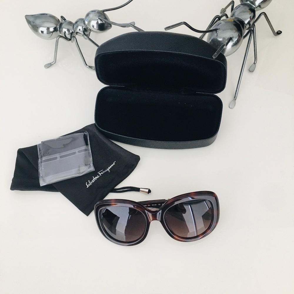 $420 SALVATORE FERRAGAMO FASHION TORTOISE SF 272 S SUNGLASSES WOMEN
